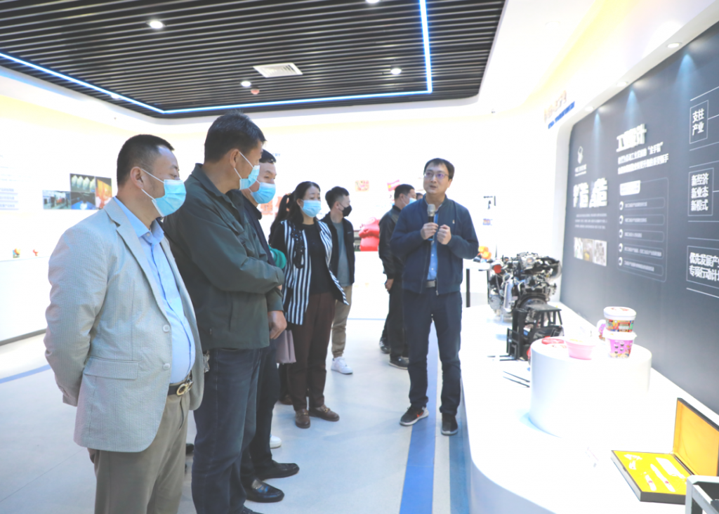 焦作山陽區統戰部副部長王東方帶領區新聯會會員一行蒞臨設計城參觀