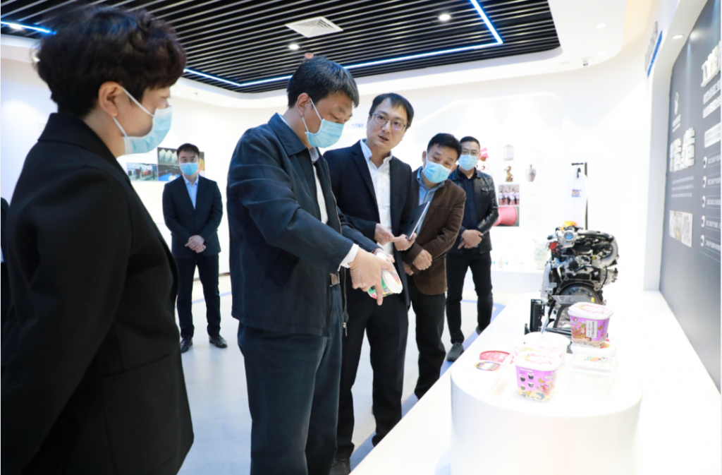 焦作市委常委、統戰部部長董炳麓一行蒞臨中原工業設計城參觀調研