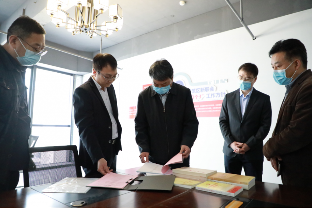 焦作市委常委、統戰部部長董炳麓一行蒞臨中原工業設計城參觀調研