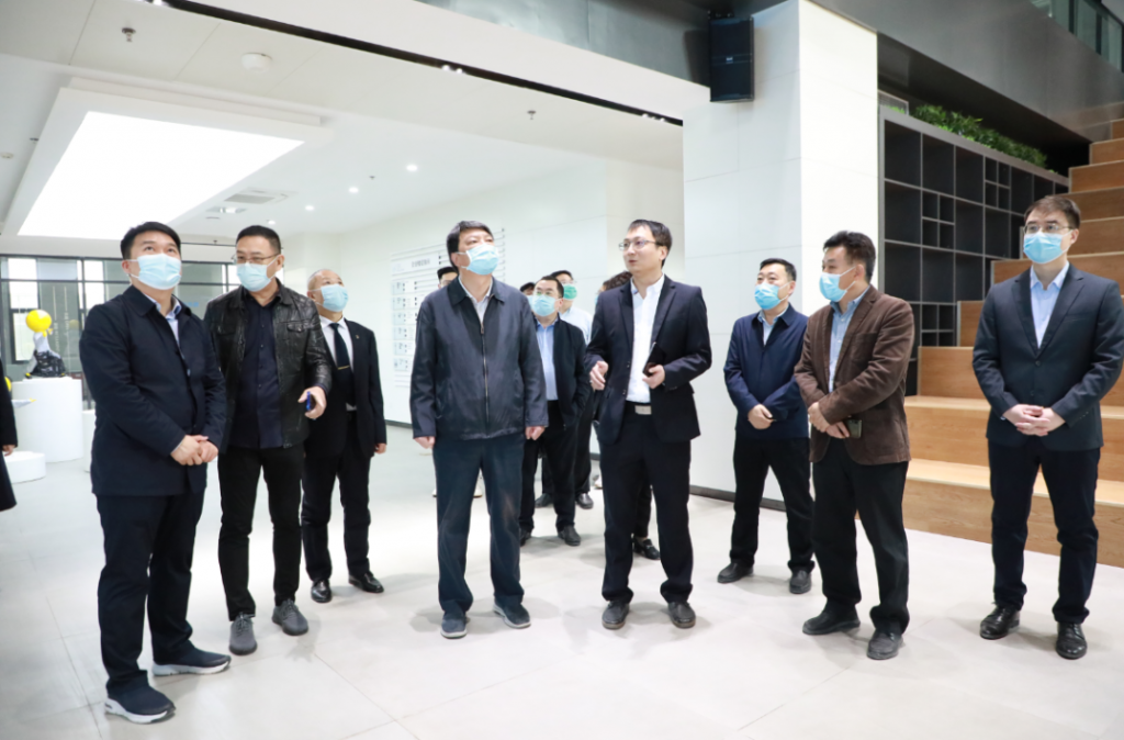 焦作市委常委、統戰部部長董炳麓一行蒞臨中原工業設計城參觀調研