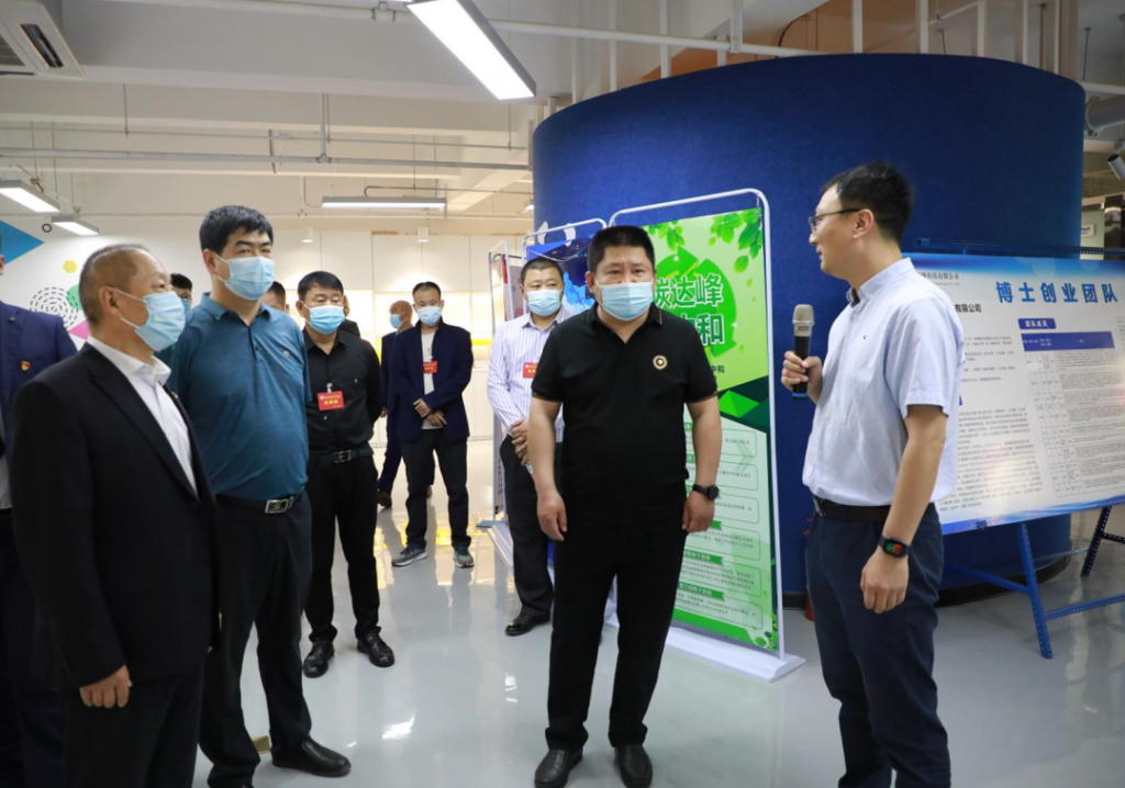 焦作市馬村區統戰部副部長孫永偉帶領區新聯會會員一行蒞臨設計城參觀考察