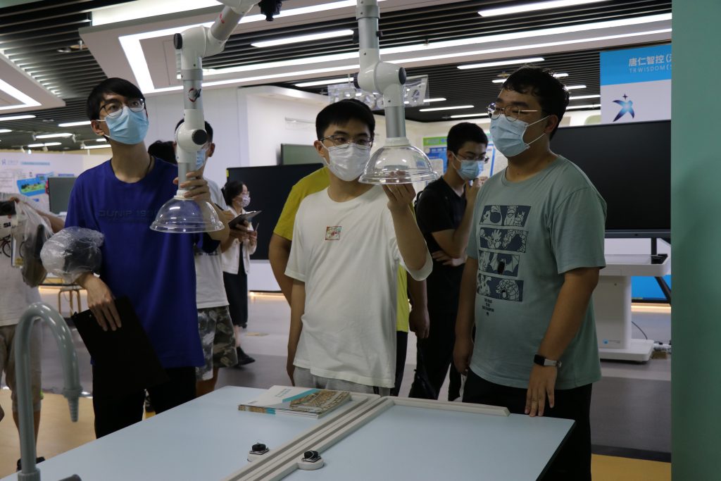 南方科技大學學生體驗特色教育裝備