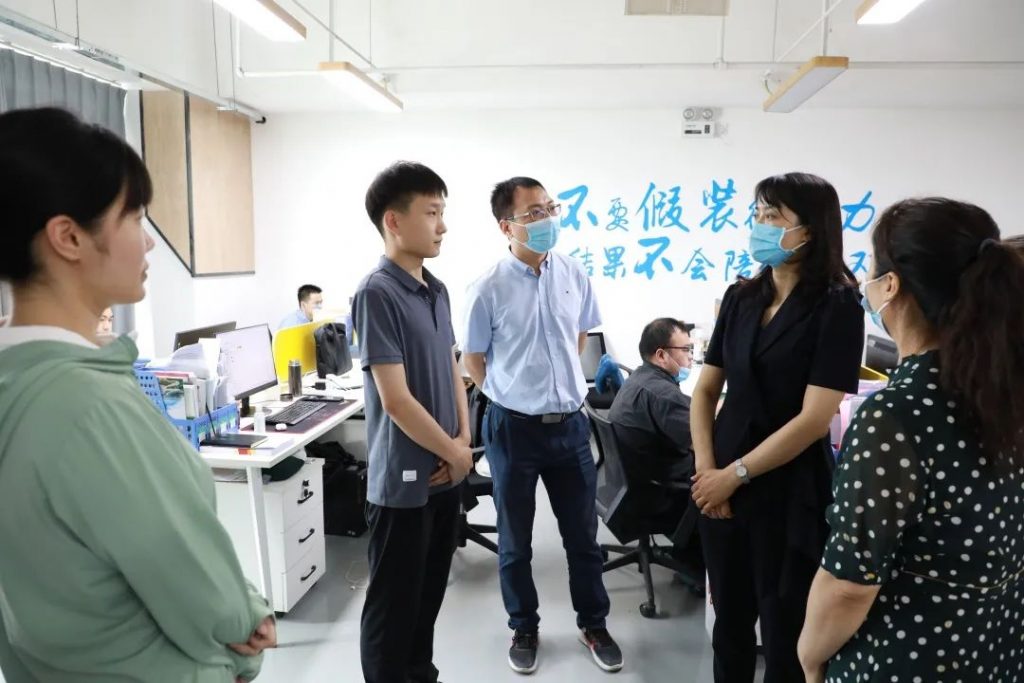 河南省人社廳就業促進局副局長謝攀一行蒞臨設計城調研