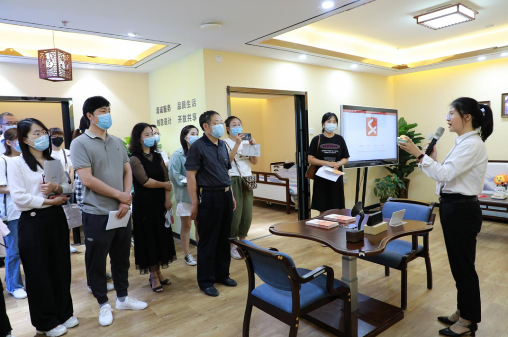 022年全國科技工作者日暨“科技引領·設計賦能”活動在中原工業設計城成功舉辦"