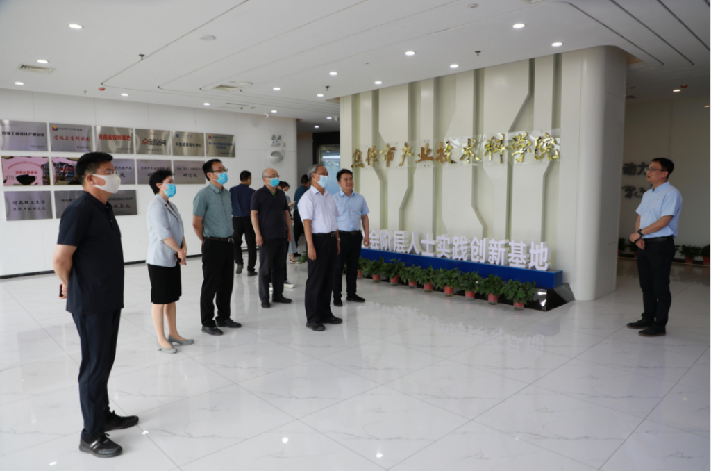 焦作市委常委、宣傳部長宮松奇一行蒞臨設計城參觀調研