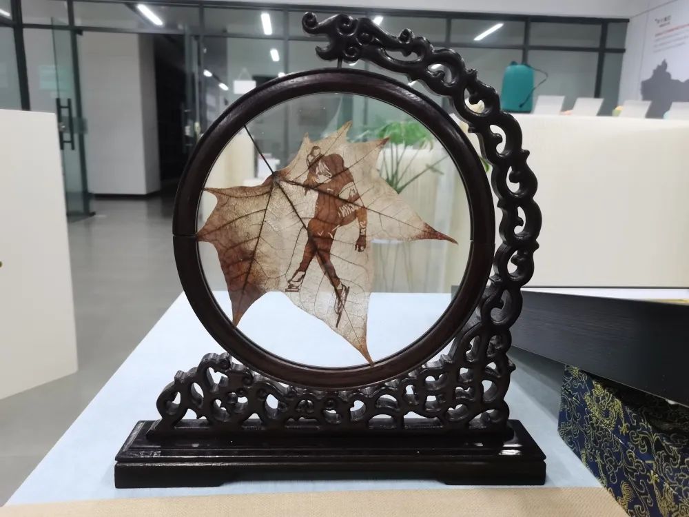 設計城好物甄選 | 葉雕——刻在葉子里的世界