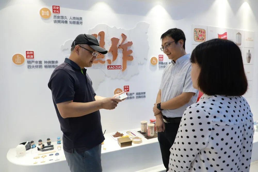 焦作市文化廣電和旅游局副局長李建陽一行蒞臨設計城參觀調研