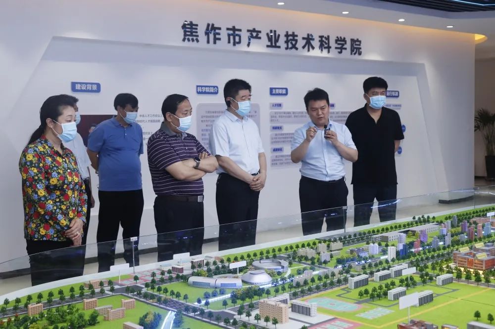 焦作市人大常委會(huì)主任王建修一行蒞臨設(shè)計(jì)城參觀調(diào)研