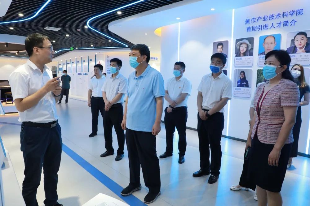 焦作市委常委、統戰部部長董炳麓一行蒞臨設計城參觀調研