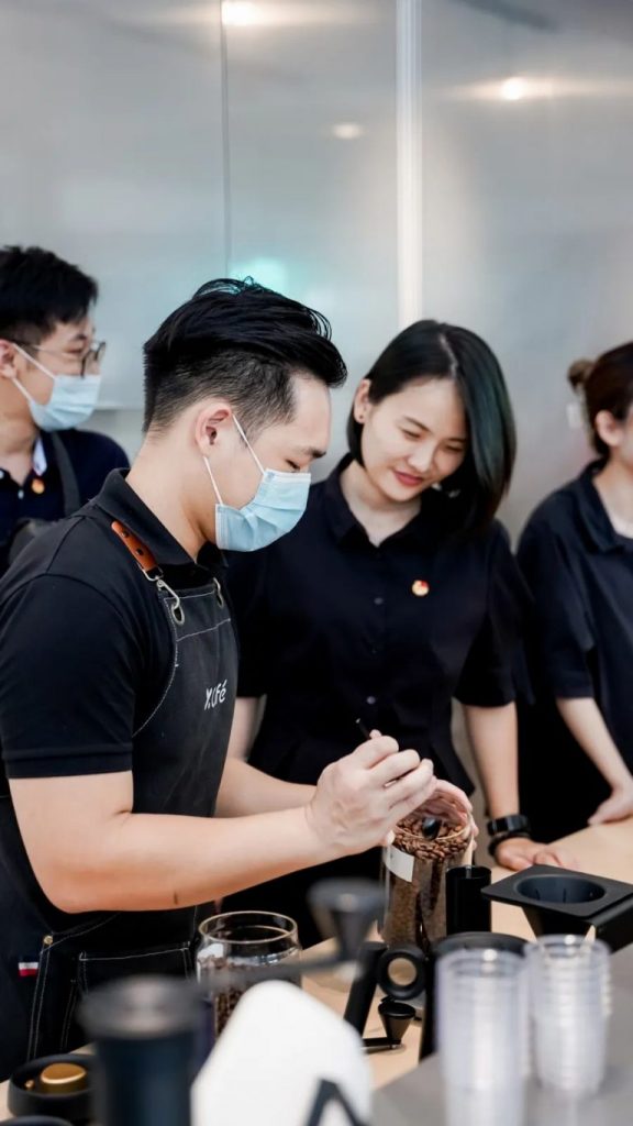 設(shè)計與藝術(shù)的碰撞，“青春心向黨 建功新時代”主題團日活動圓滿舉行