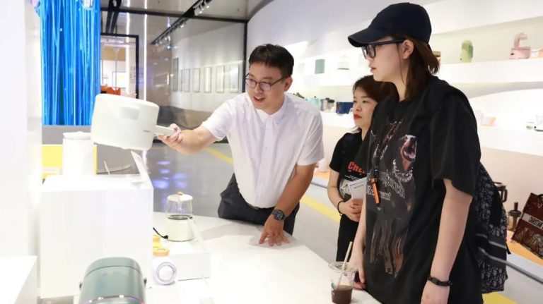 設(shè)計(jì)遇上“新?tīng)I(yíng)銷(xiāo)”，騰訊行業(yè)服務(wù)團(tuán)隊(duì)入城鏈接品牌升級(jí)