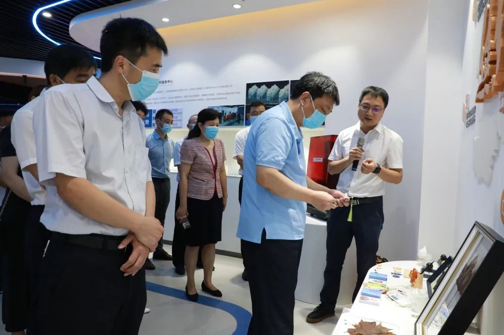 焦作市委常委、統戰部部長董炳麓一行蒞臨設計城參觀調研