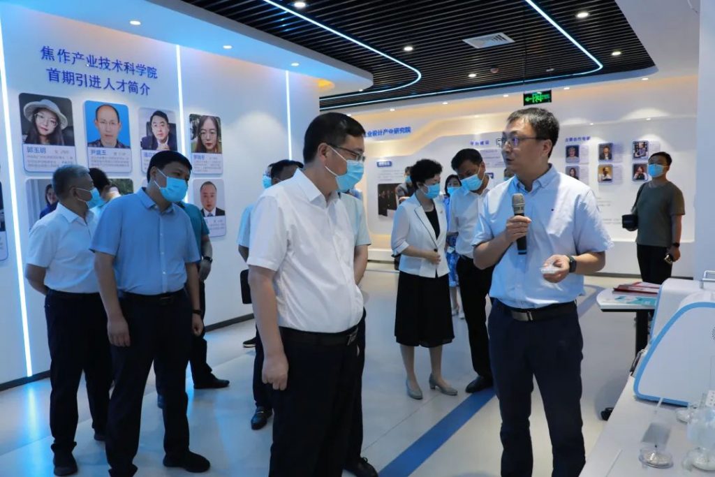 【新聞動態】武陟縣縣委書記秦迎軍一行蒞臨設計城參觀調研