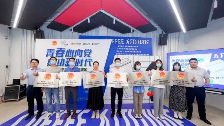 設(shè)計與藝術(shù)的碰撞，“青春心向黨 建功新時代”主題團日活動圓滿舉行