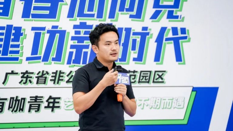 設(shè)計與藝術(shù)的碰撞，“青春心向黨 建功新時代”主題團日活動圓滿舉行