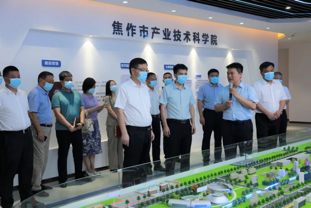 【新聞動態】武陟縣縣委書記秦迎軍一行蒞臨設計城參觀調研