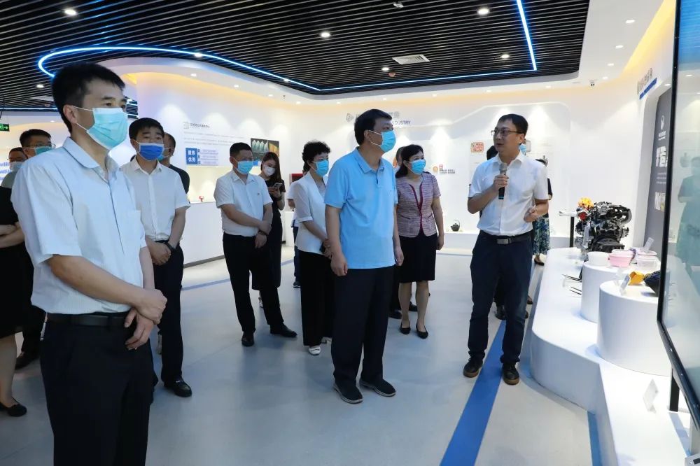 焦作市委常委、統戰部部長董炳麓一行蒞臨設計城參觀調研