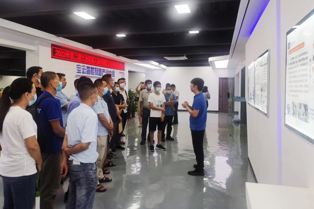 “拋磚”引智能制造專才 設計城第三期機器人培訓班開課