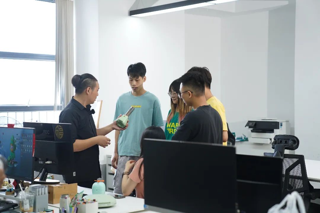 “解鎖”高科技！他這個(gè)設(shè)計(jì)拿下紅點(diǎn)獎(jiǎng) | 從800到8000，牢記囑托開(kāi)新局⑩