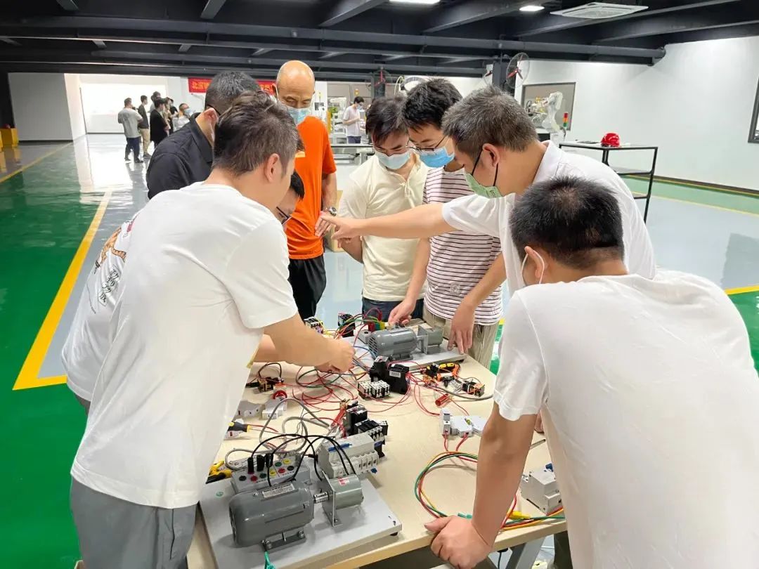 設計城造就高技能人才 PLC培訓課程火熱進行中