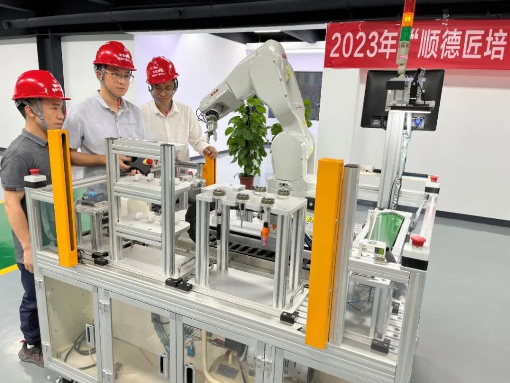 匠培灣區青年 設計城聚力政校企 樹典范