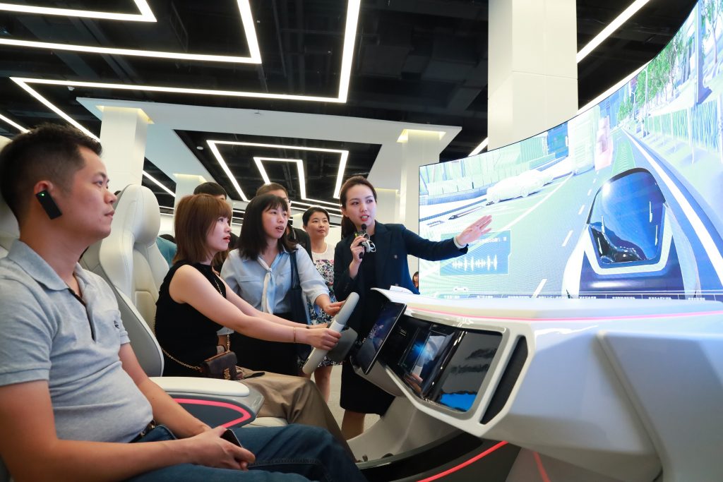 “漫走設(shè)計(jì)”打卡深圳 探索設(shè)計(jì)之都的創(chuàng)新密碼