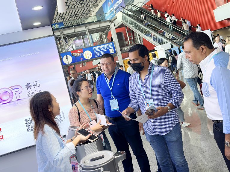 廣東工業設計城創新力量集結，成為廣交會“顯眼包”