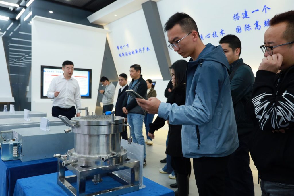 “漫走設計”走進南海 探索前沿科技與高新材料