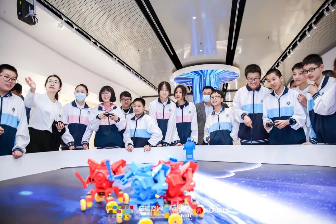 君蘭學(xué)生探尋設(shè)計(jì)城之旅：啟航科創(chuàng)夢想