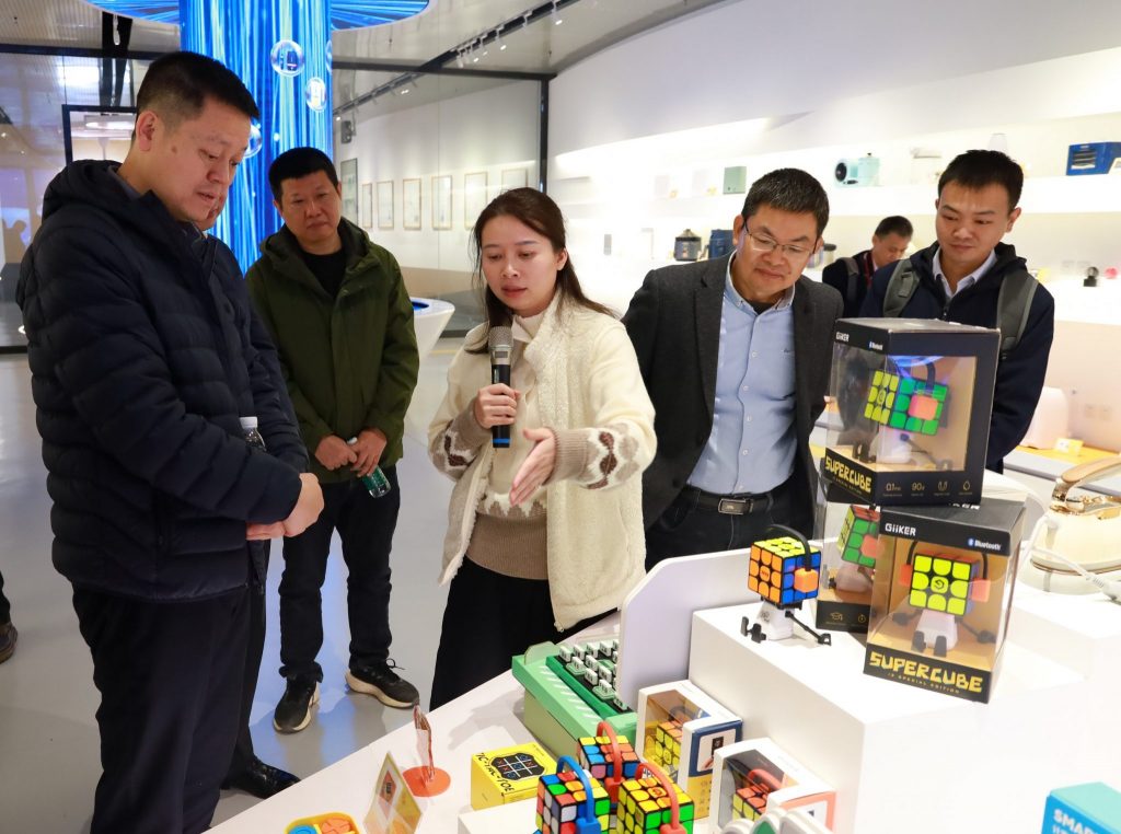 廣晟有色集團一行蒞臨設計城考察交流，共謀國企與民企協同發展