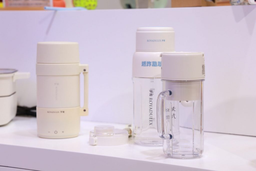 設計城企業閃耀上海AWE “設計+科技”催生新質生產力