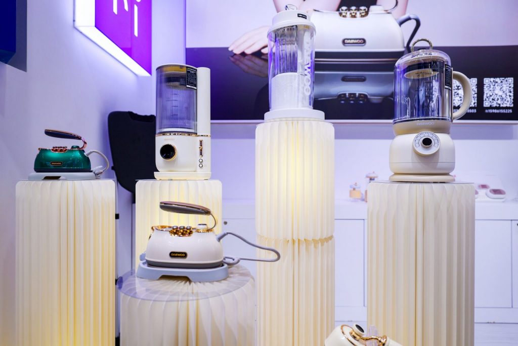 設計城企業閃耀上海AWE “設計+科技”催生新質生產力