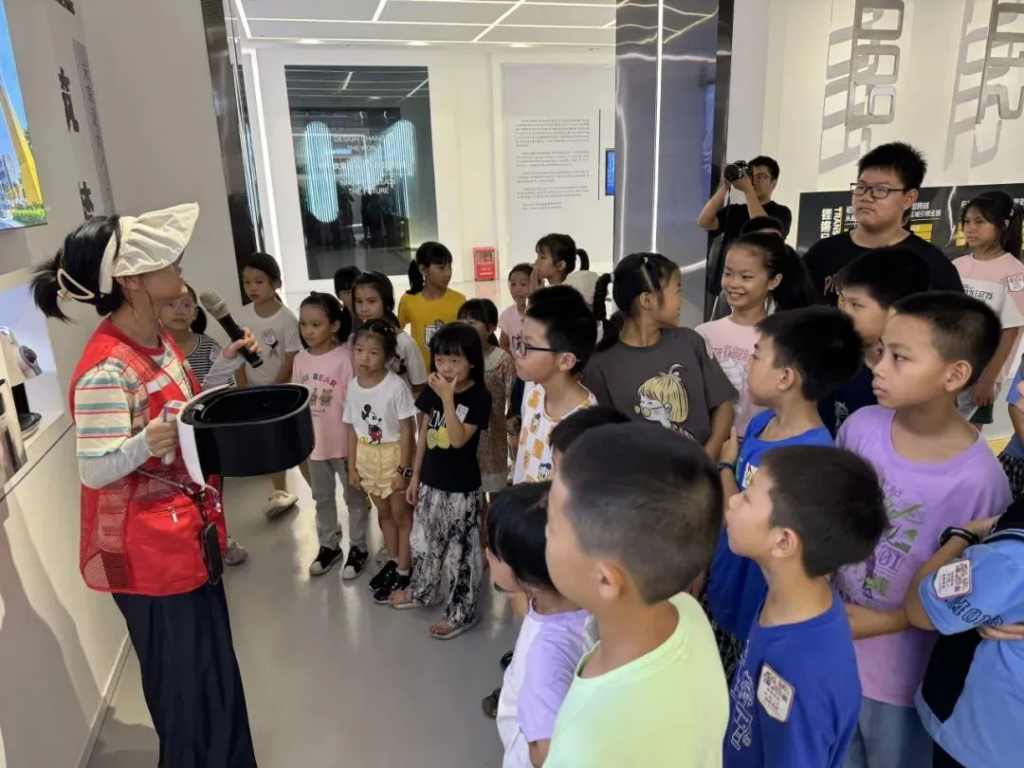 青春黨建+暑期托管，100名小小設計師玩轉“國潮學堂”！