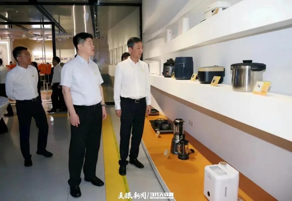 貴州黨政代表團(tuán)考察設(shè)計(jì)城，深化粵黔創(chuàng)新與人才合作