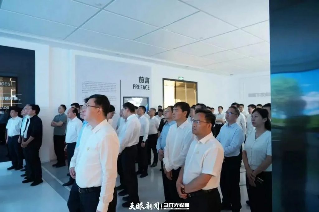 貴州黨政代表團(tuán)考察設(shè)計(jì)城，深化粵黔創(chuàng)新與人才合作