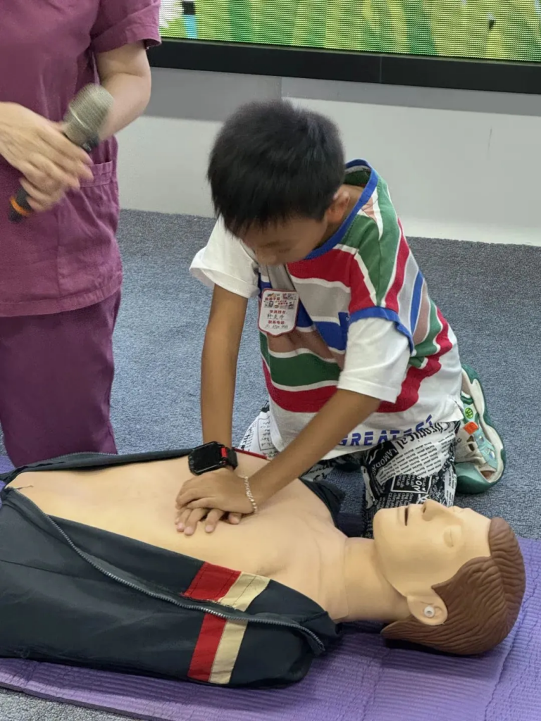 青春黨建+暑期托管，100名小小設計師玩轉“國潮學堂”！