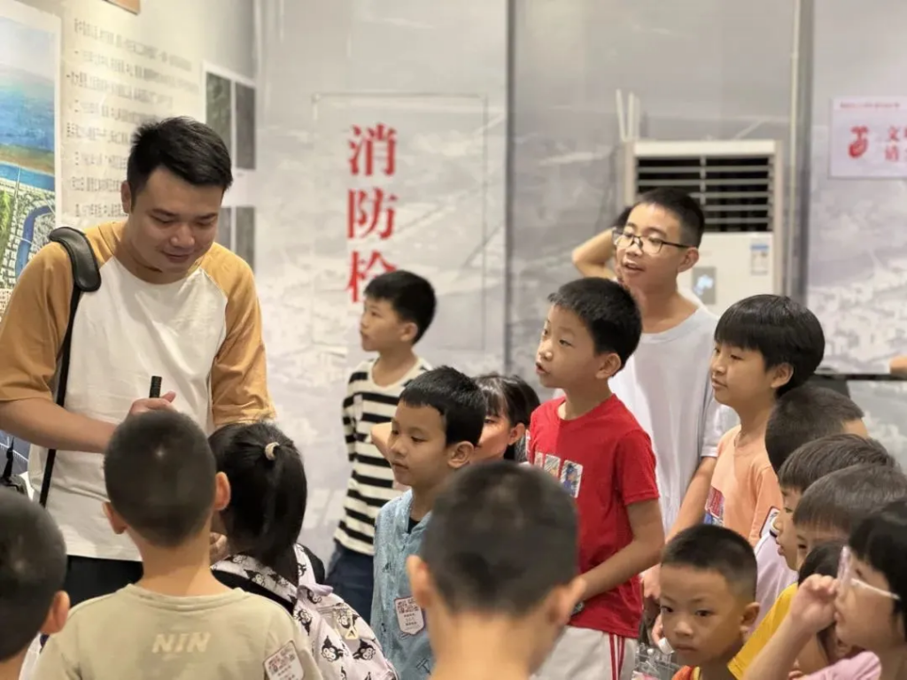 青春黨建+暑期托管，100名小小設計師玩轉“國潮學堂”！