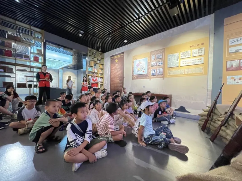 青春黨建+暑期托管，100名小小設計師玩轉“國潮學堂”！