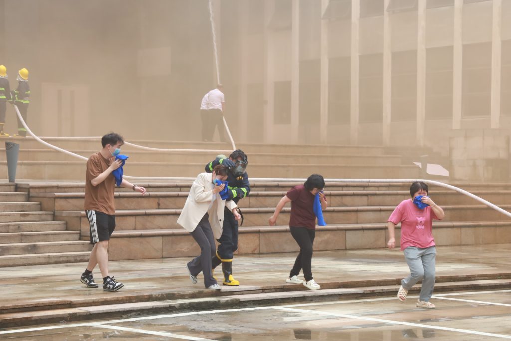 筑牢安全防線 設(shè)計(jì)城舉行消防知識培訓(xùn)和演練活動