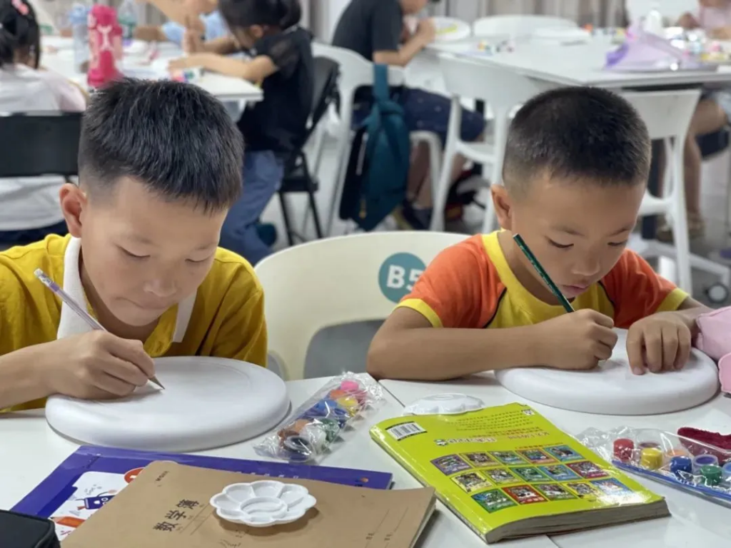 青春黨建+暑期托管，100名小小設計師玩轉“國潮學堂”！