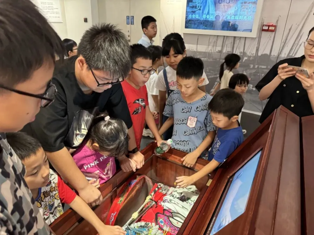 青春黨建+暑期托管，100名小小設計師玩轉“國潮學堂”！