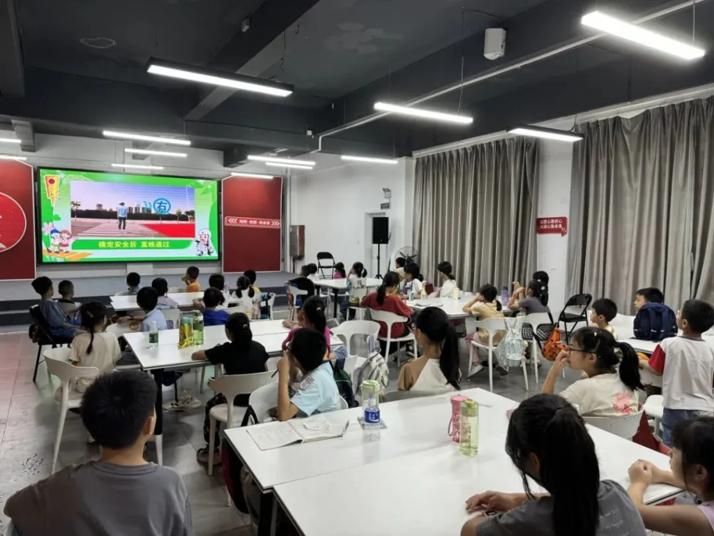 青春黨建+暑期托管，100名小小設計師玩轉“國潮學堂”！