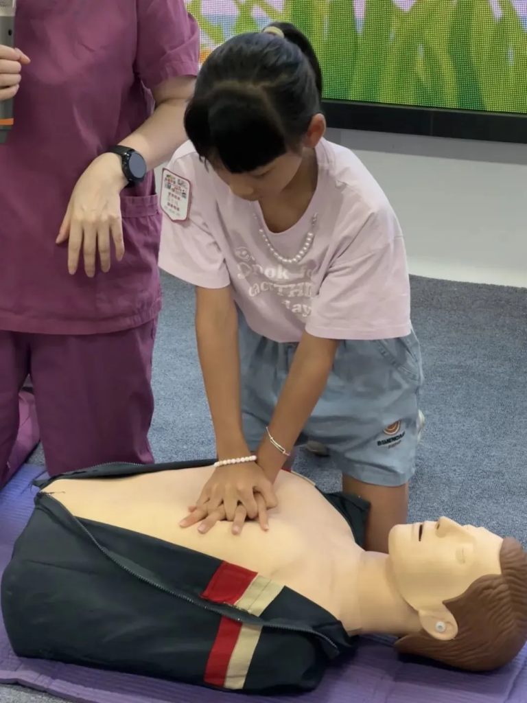 青春黨建+暑期托管，100名小小設計師玩轉“國潮學堂”！