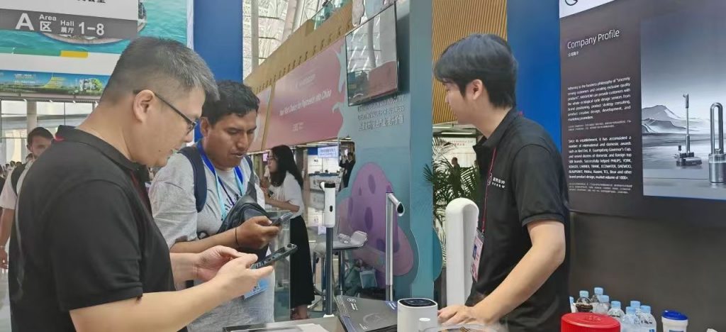 第136屆廣交會開幕首日： 順德“智造”驚艷外商 設計城“創新天團”火力全開