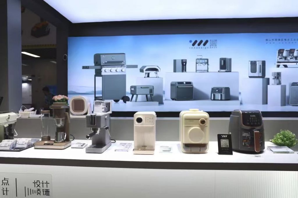 第136屆廣交會開幕首日： 順德“智造”驚艷外商 設計城“創新天團”火力全開