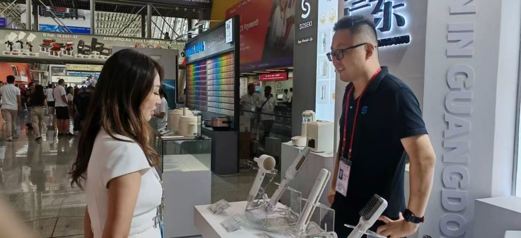 第136屆廣交會開幕首日： 順德“智造”驚艷外商 設計城“創新天團”火力全開