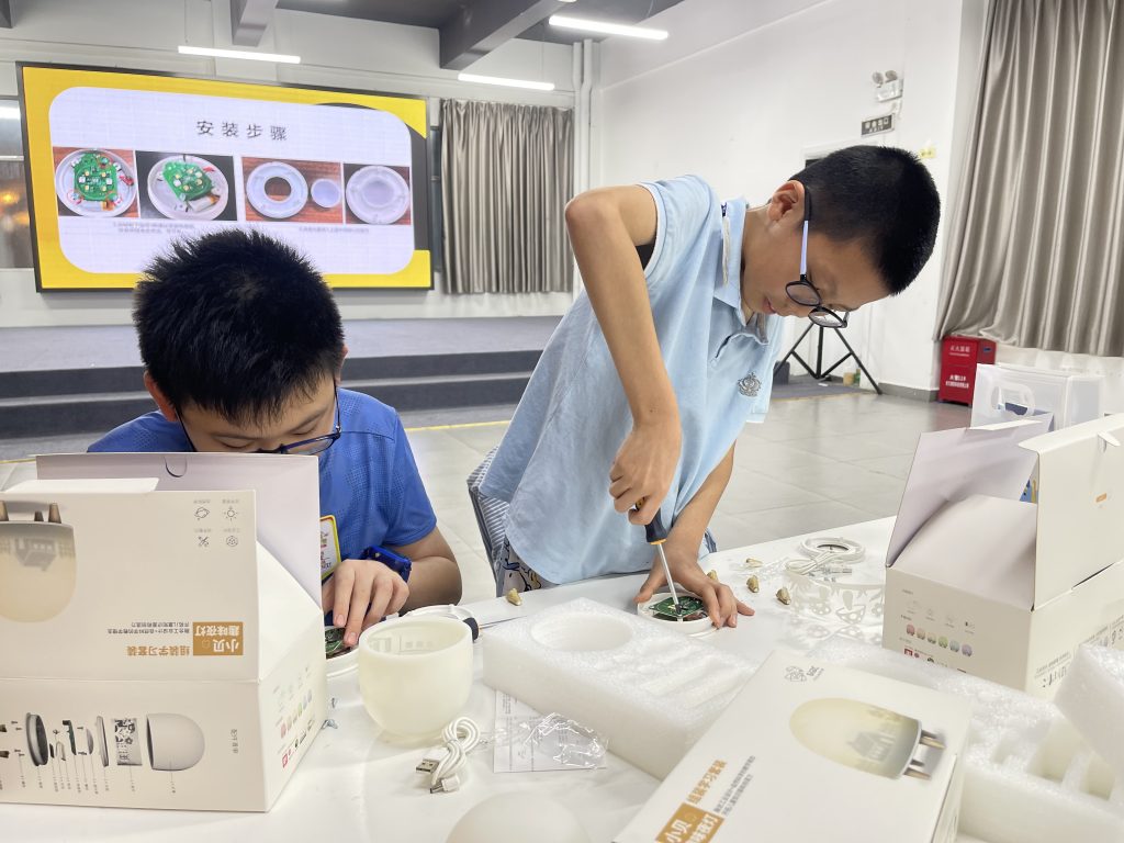 025廣東工業設計城·少年創客營今日開營啦！培育未來設計新力量"