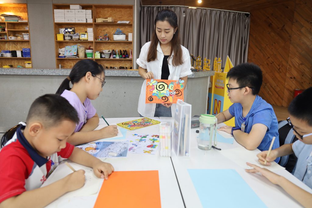 025廣東工業設計城·少年創客營今日開營啦！培育未來設計新力量"